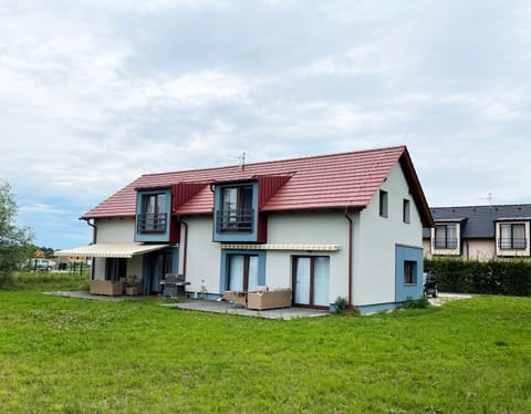 Property building, Garden, Coffee/tea facilities, Balcony/Terrace, Garden view