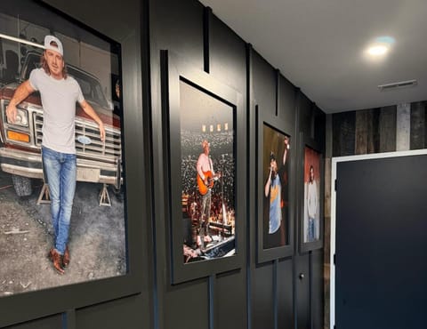 The Wallen Downtown Nashville Walk to Broadway, Parking, Heated Pool, Gym Apartment in The Gulch