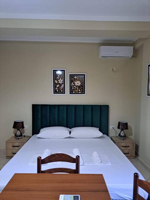 Bed, Bedroom, air conditioner