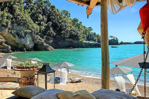 Restaurant/places to eat, Beach