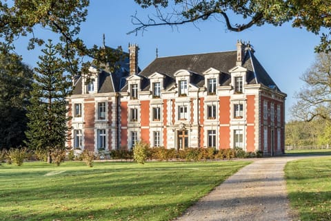 Property building, Day, Natural landscape, Garden, Garden view