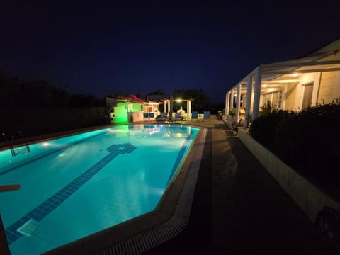 Night, Pool view, Swimming pool, Swimming pool, sunbed