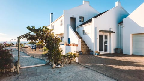Property building, Facade/entrance, Bathroom, Beach, Sea view