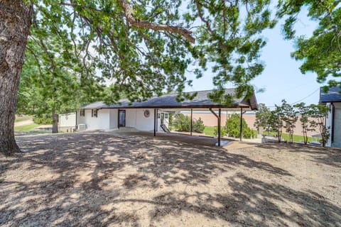 Waterfront Lake Eufaula Home Dock and Beach Access! House in Eufaula