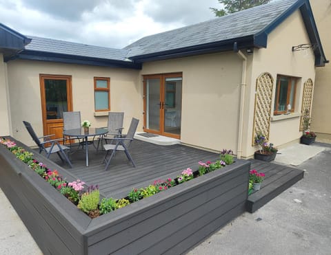 Property building, Patio, View (from property/room), Dining area, Garden view