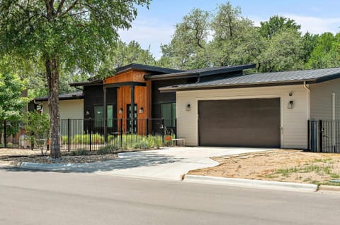 Property building, Day, Neighbourhood, Street view