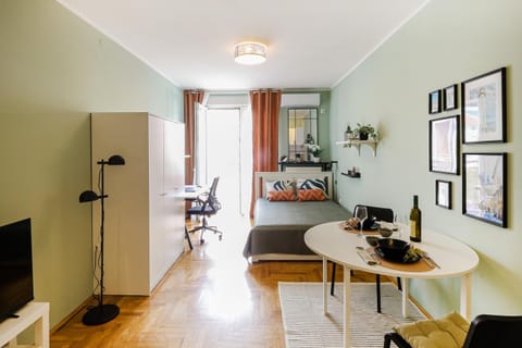 Bed, Decorative detail, Dining area, wardrobe, air conditioner