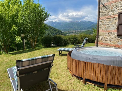 Garden, Garden, Hot Tub, Hot Tub