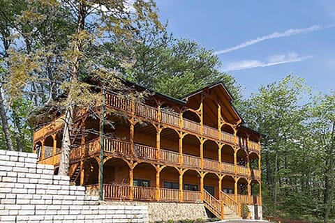 The Big Kahuna by Venture Smoky Mountains House in Gatlinburg