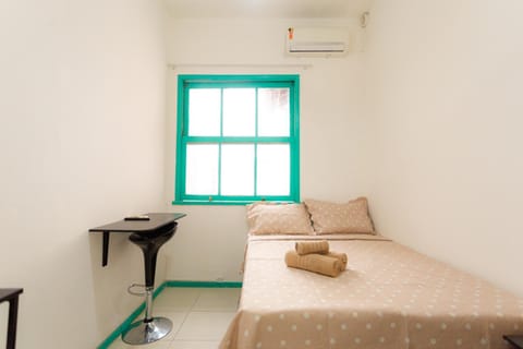 Bed, towels, air conditioner