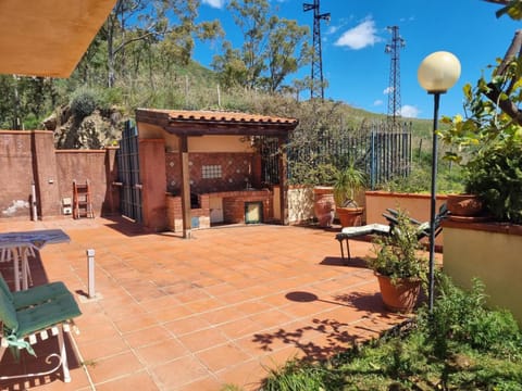 Patio, BBQ facilities