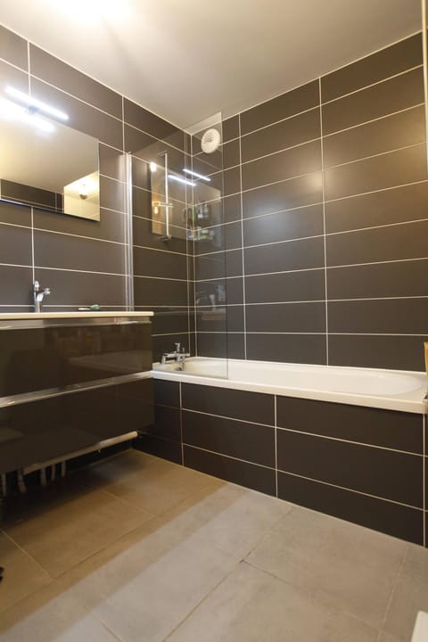 Chambre appartement clo Bed and Breakfast in Île-de-France