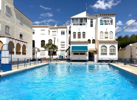 Property building, Swimming pool, Swimming pool