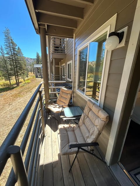 Kirkwood Studio Full Kitchen & Meadow Balcony House in Kirkwood