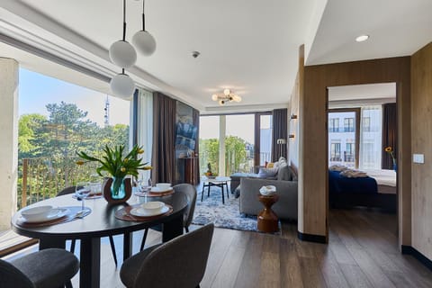 View (from property/room), Balcony/Terrace, Living room, Photo of the whole room, Seating area, Dining area