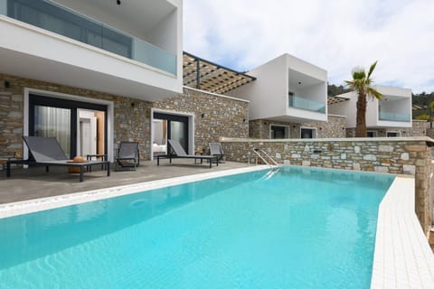 Swimming pool, sunbed