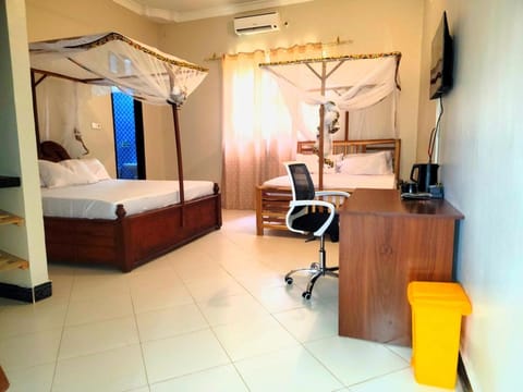 Bed, TV and multimedia, Decorative detail, Bedroom, air conditioner