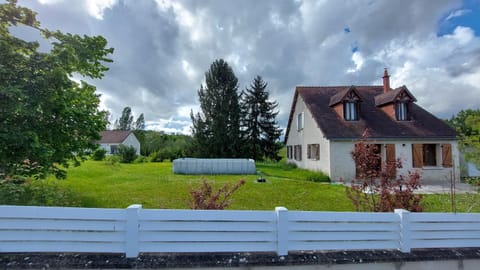Property building, Natural landscape, Garden view