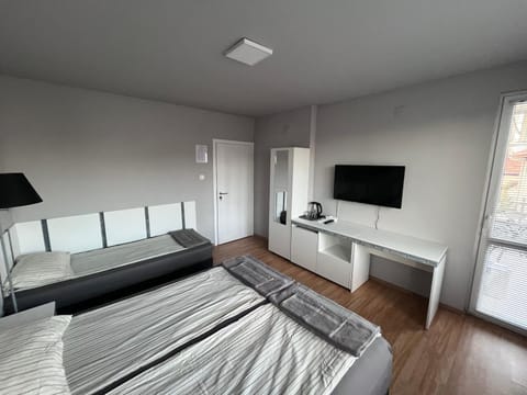 Bed, Photo of the whole room, towels