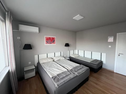 Bed, Photo of the whole room, towels