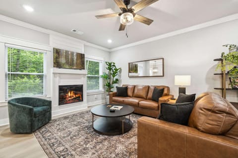 The Veloshire - Half mi to MTB Trails-Hot Tub House in Bella Vista