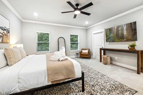 The Veloshire - Half mi to MTB Trails-Hot Tub House in Bella Vista