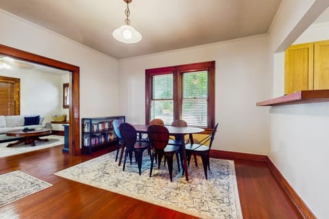 Walkable 1900s Home with Porch in Downtown Buda House in Buda