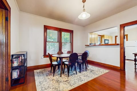 Walkable 1900s Home with Porch in Downtown Buda House in Buda