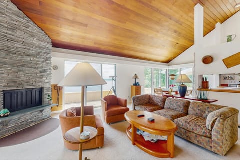 Rockledge Cedar Retreat House in North Hero