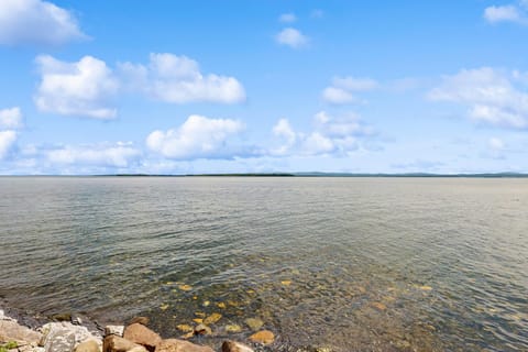 Rockledge Cedar Retreat House in North Hero