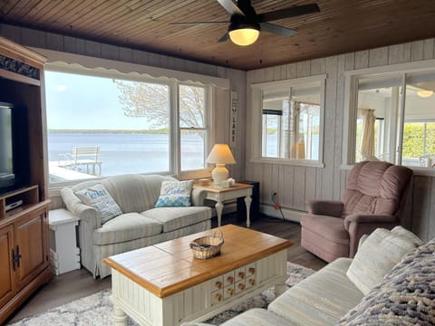 Sunset Breeze House in Brevort Lake