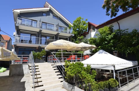 Property building, Day, Balcony/Terrace