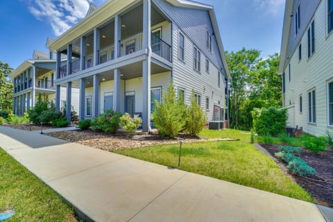 Walk to Historic Maryville True Southern Getaway! Apartment in Maryville