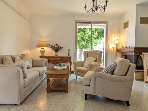 Living room, Seating area