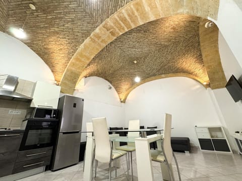 Kalma Brick Arch Apartment - Central & Authentic Apartment in Cagliari