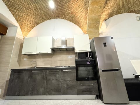 Kalma Brick Arch Apartment - Central & Authentic Apartment in Cagliari