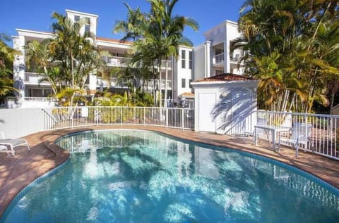 Property building, Day, Pool view, Swimming pool