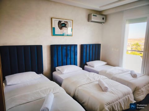 Bed, Photo of the whole room, Bedroom, air conditioner