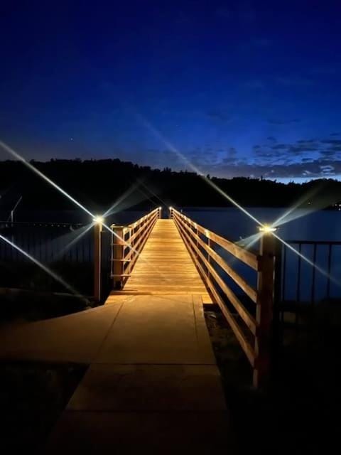 Lewis Cabin - Boat Dock - Lake Front - Sleeps 12 Cabin in Bass Lake