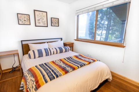 Lewis Cabin - Boat Dock - Lake Front - Sleeps 12 Cabin in Bass Lake