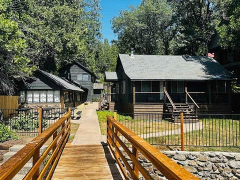 Lewis Cabin - Boat Dock - Lake Front - Sleeps 12 Cabin in Bass Lake