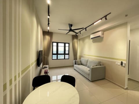 TV and multimedia, Living room, Seating area, Dining area, air conditioner