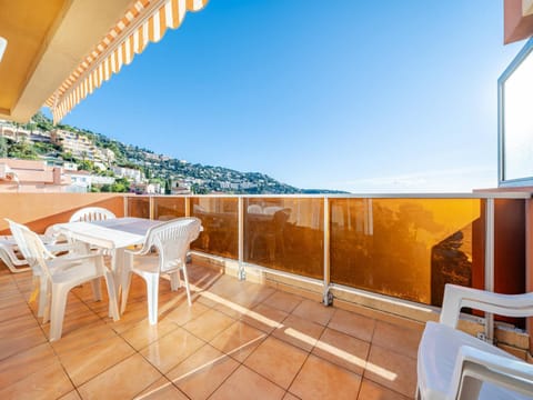 Studio 6 pers. avec Wi-Fi, vue mer - FR-1-827-28 Apartment in Roquebrune-Cap-Martin