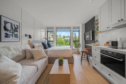 Kitchen or kitchenette, Living room, Seating area, Dining area