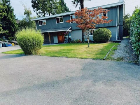 Property building, Day, Natural landscape, Street view, Quiet street view, Parking