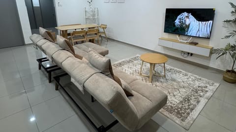 Communal lounge/ TV room, TV and multimedia, Living room, Seating area, Evening entertainment
