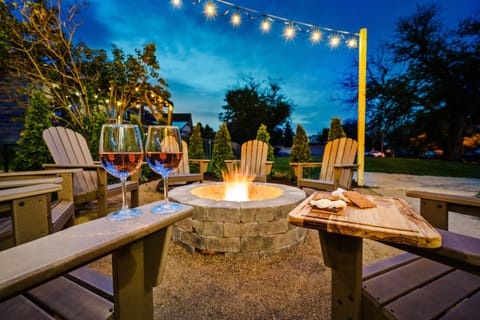 Cedar Point, Kalahari, Sports Force, Hot tub, Fire pit, EV, Pets, Beach, Fireplace, Park House in Huron