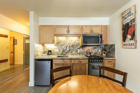 233 Bldg C condo Apartment in Donner Lake