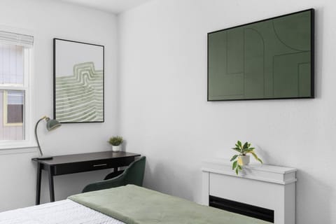 Stylish 2BR Oasis with Private Patio - Sleeps 8 Apartment in Austin