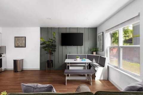 Stylish 2BR Oasis with Private Patio - Sleeps 8 Apartment in Austin